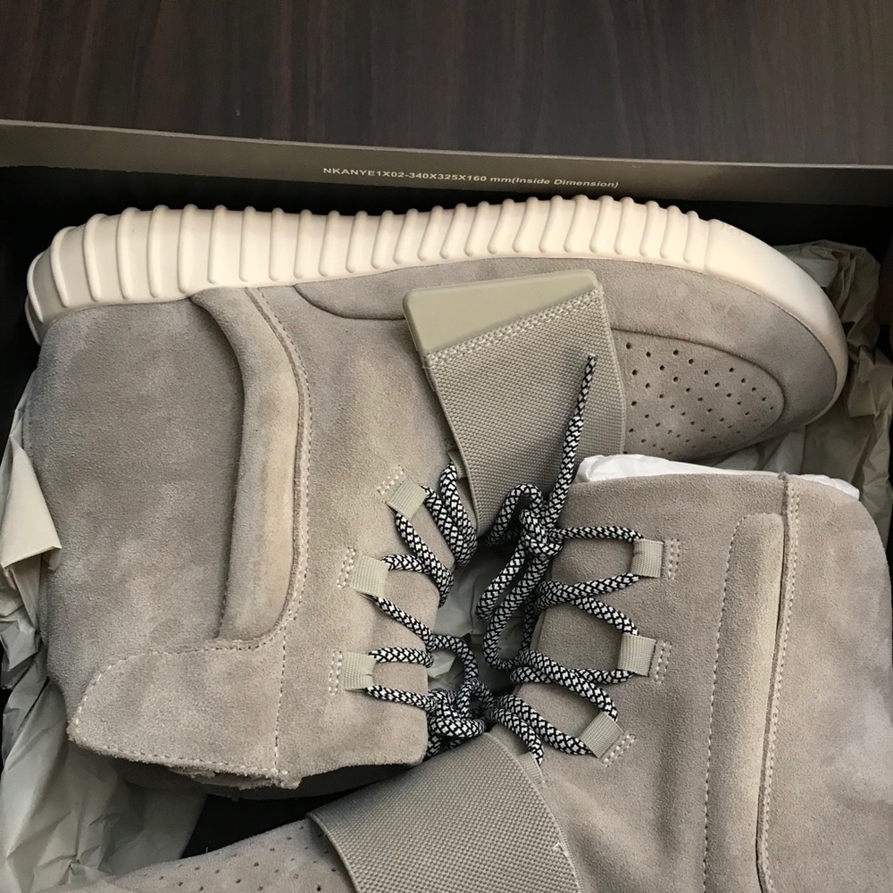 🛑SOLD‼️ Retro Yeezy Boosts 750 w/ extra Strings